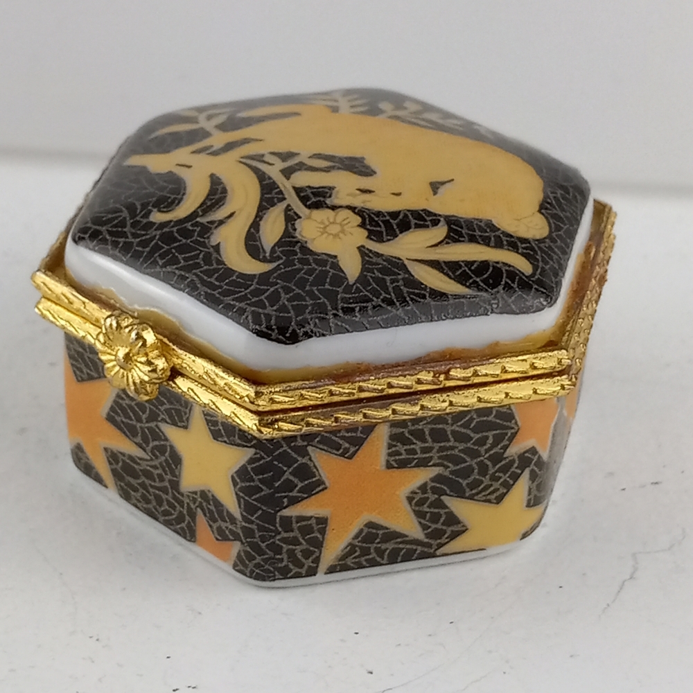 Porcelain Keepsake Container - Picture 2 of 8